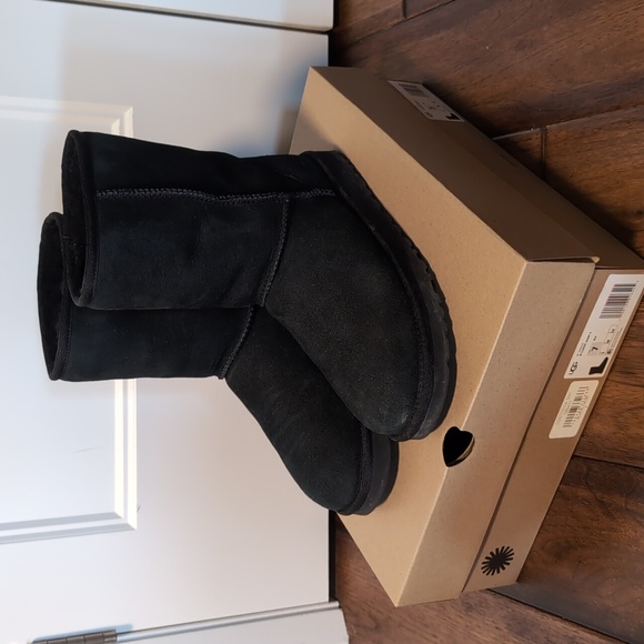 Ugg SZ7 Classic Black Boots - Picture 2 of 8